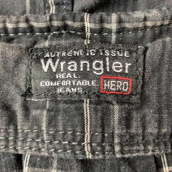 7 for $25 sale 🌟 Wrangler Men's Gray Black 100% Cotton Plaid Cargo Shorts 32 - Picture 3 of 10